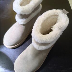 Koolaburra Women's Cream Suede Winter Boots